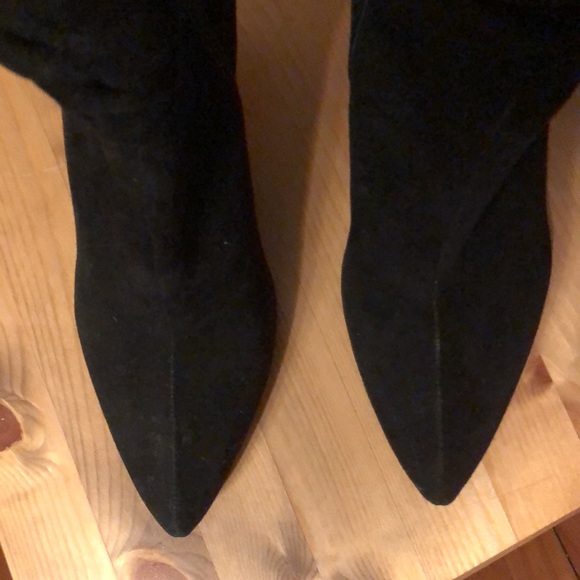 Vince Camuto | Black Suede elegant ankle bootie | 10M - Picture 4 of 10